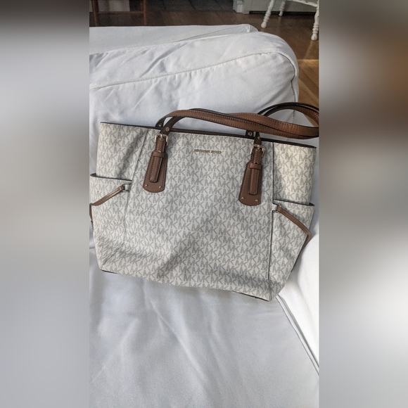 Michael Kors purse - Picture 1 of 3